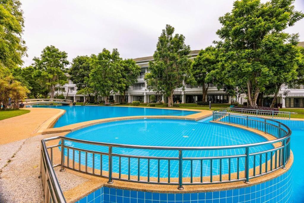 4 Bedroom Townhouse In Great Location! HHQ Buitenkant foto
