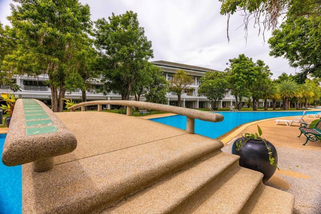 4 Bedroom Townhouse In Great Location! HHQ Buitenkant foto