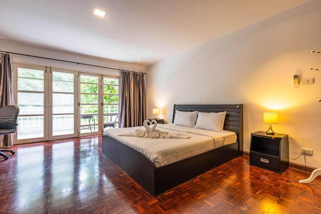 4 Bedroom Townhouse In Great Location! HHQ Buitenkant foto