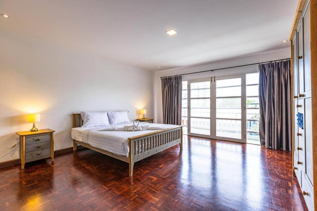 4 Bedroom Townhouse In Great Location! HHQ Buitenkant foto