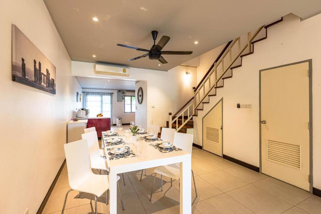 4 Bedroom Townhouse In Great Location! HHQ Buitenkant foto