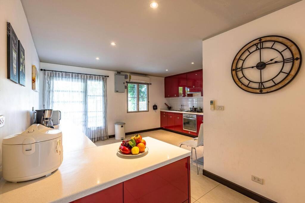 4 Bedroom Townhouse In Great Location! HHQ Buitenkant foto