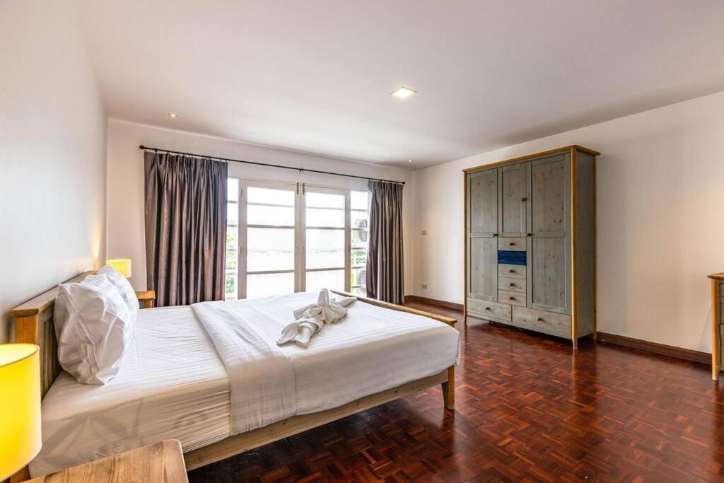 4 Bedroom Townhouse In Great Location! HHQ Buitenkant foto