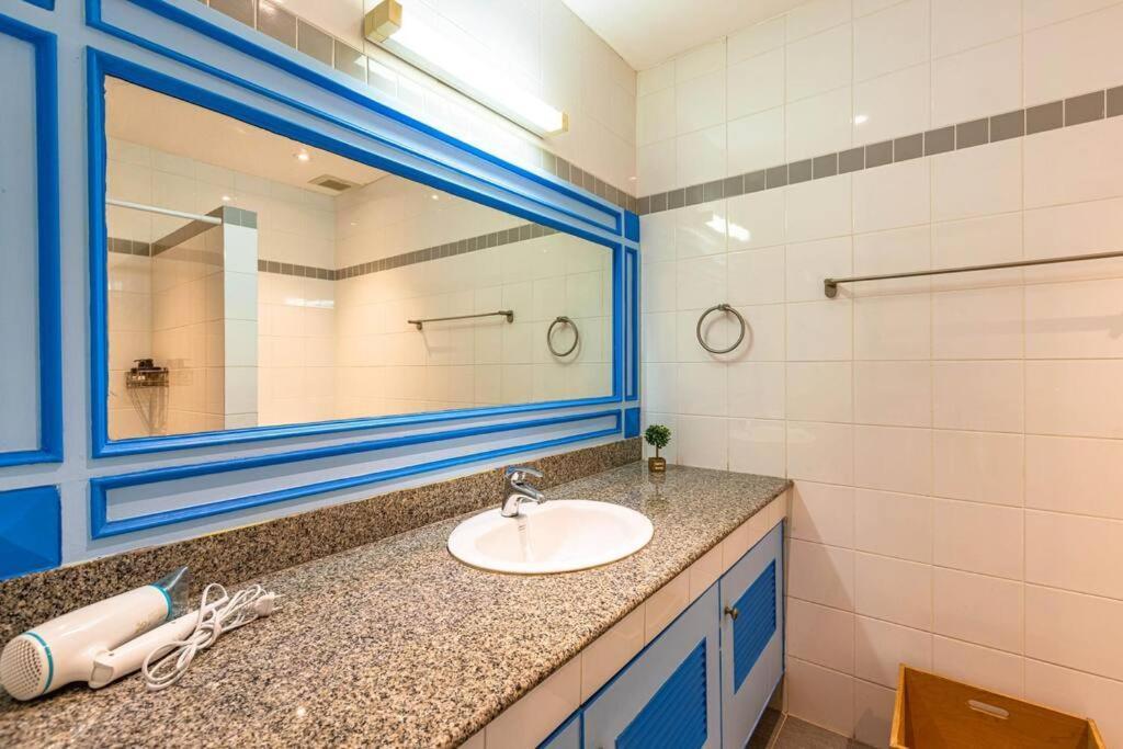 4 Bedroom Townhouse In Great Location! HHQ Buitenkant foto