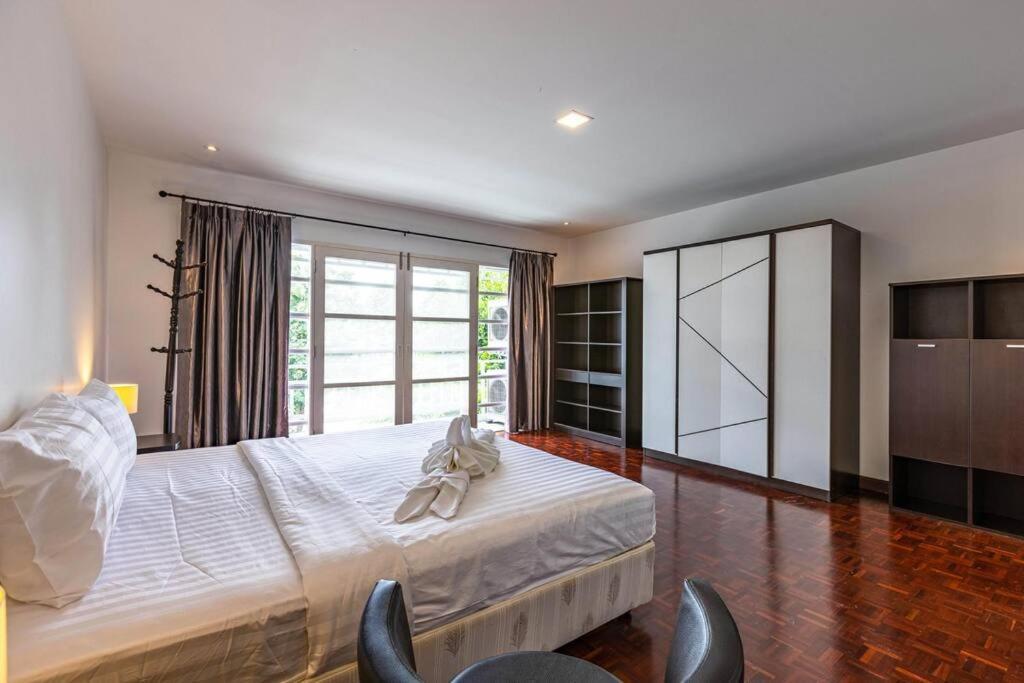 4 Bedroom Townhouse In Great Location! HHQ Buitenkant foto