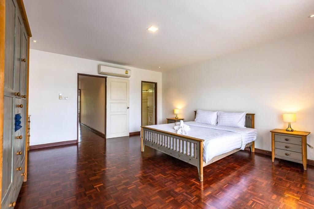 4 Bedroom Townhouse In Great Location! HHQ Buitenkant foto