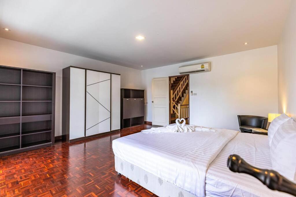 4 Bedroom Townhouse In Great Location! HHQ Buitenkant foto