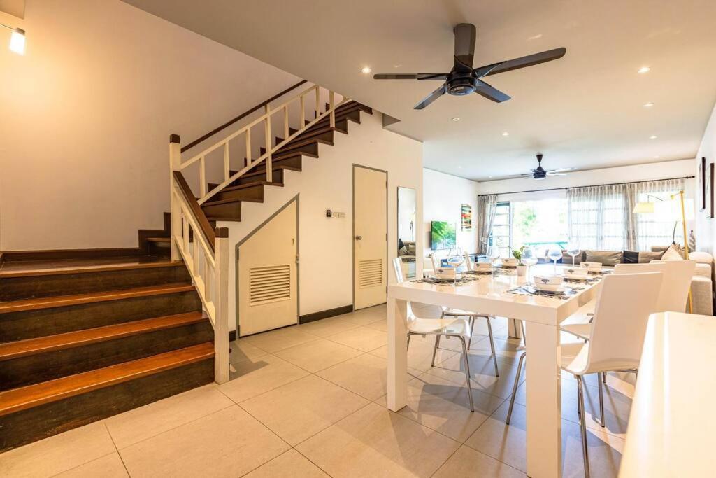 4 Bedroom Townhouse In Great Location! HHQ Buitenkant foto