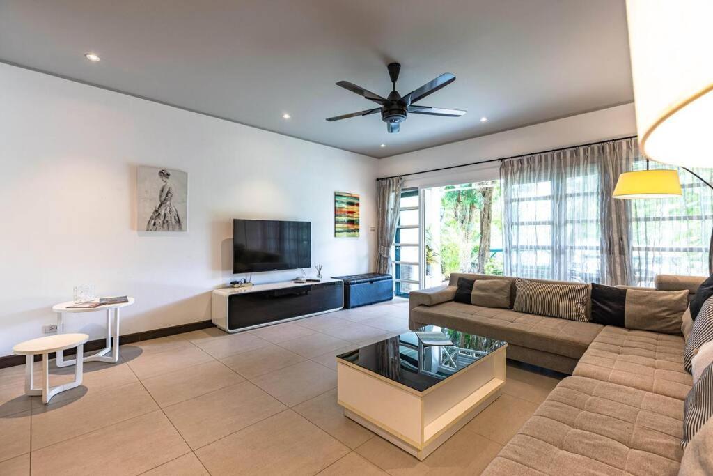 4 Bedroom Townhouse In Great Location! HHQ Buitenkant foto